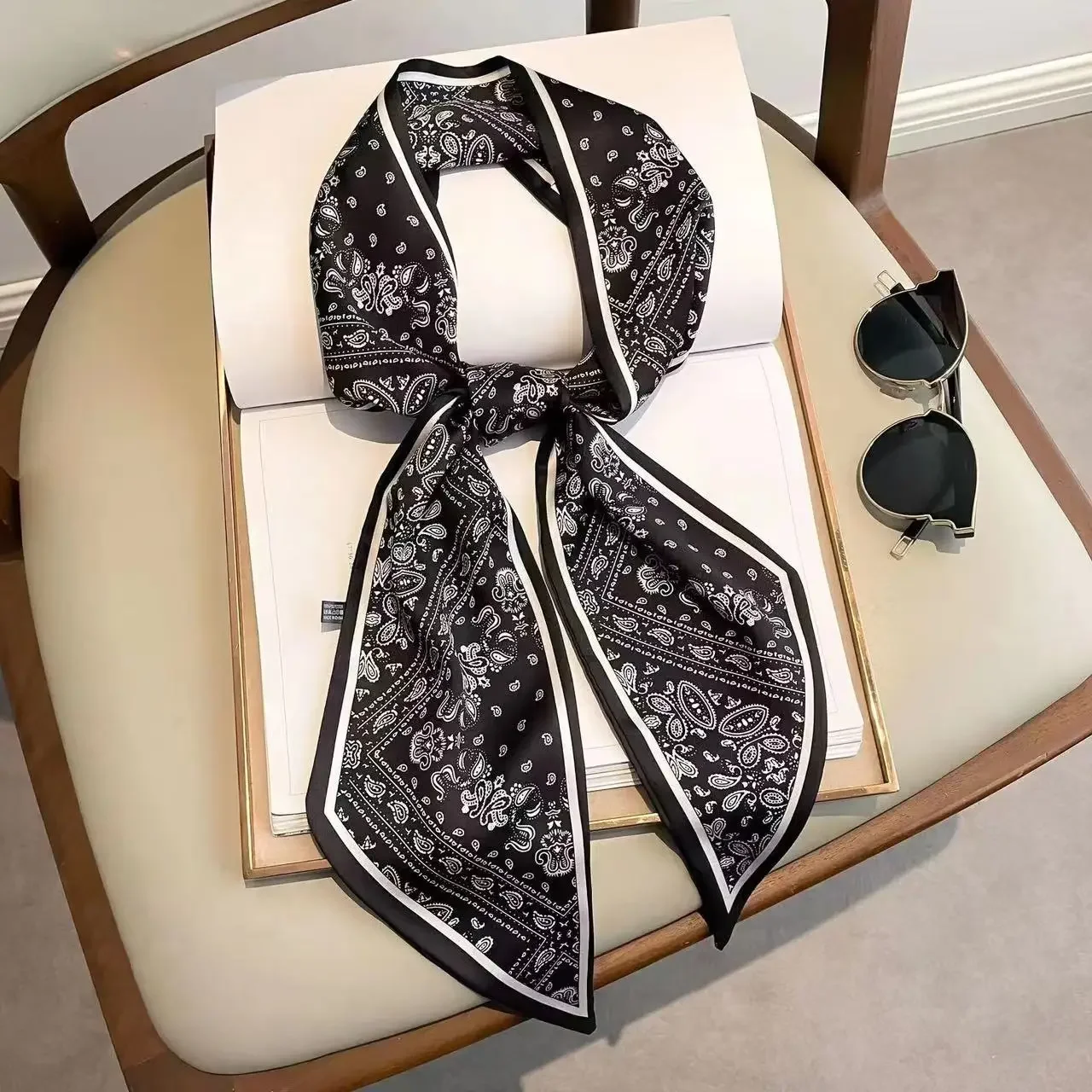 Design Print Skinny Scarf Plai – Travel Accessories Luxury recenzja i cena